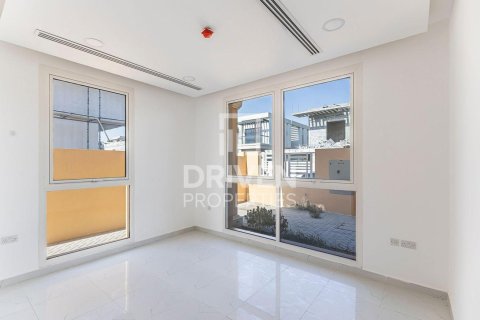 Villa in Al Furjan, Dubai 5 bedrooms, 525 sq.m. № 129162 - photo 6
