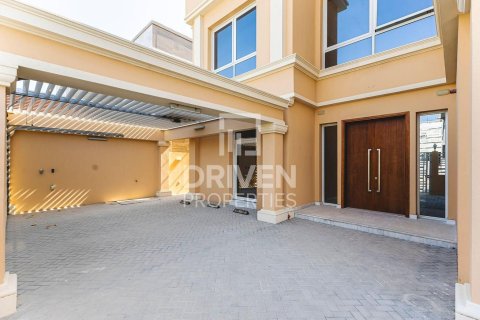 Villa in Al Furjan, Dubai 5 bedrooms, 525 sq.m. № 129162 - photo 17