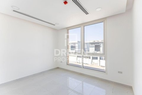 Villa in Al Furjan, Dubai 5 bedrooms, 525 sq.m. № 129162 - photo 8