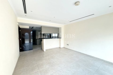 Снять в аренду виллу в Jumeirah Park Homes, Jumeirah Park, Дубай: 3 спальни, 742.75948500м², № 12805 - фото 2