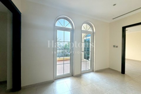 Снять в аренду виллу в Jumeirah Park Homes, Jumeirah Park, Дубай: 3 спальни, 742.75948500м², № 12805 - фото 10