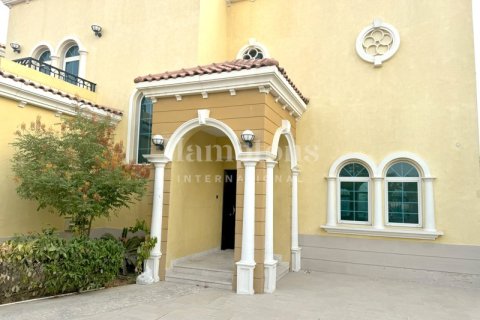 Снять в аренду виллу в Jumeirah Park Homes, Jumeirah Park, Дубай: 3 спальни, 742.75948500м², № 12805 - фото 9