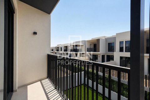 Villa in Jebel Ali, Dubai 4 bedrooms, 252.05 sq.m. № 127833 - photo 23