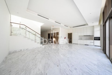 Villa en District One, Mohammed Bin Rashid City, Dubai, 4 dormitorios, 569.96 m², № 127836 - foto 2