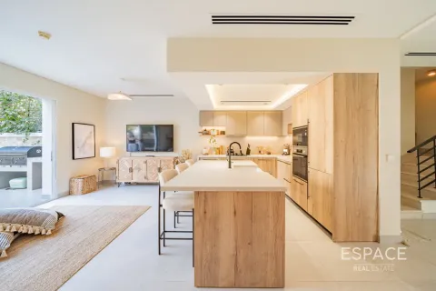 Adosado en Jumeirah Village Circle, Dubai, 2 dormitorios, 152 m², № 61693 - foto 5