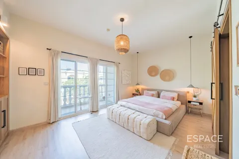 Adosado en Jumeirah Village Circle, Dubai, 2 dormitorios, 152 m², № 61693 - foto 7