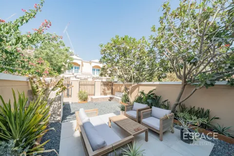 Adosado en Jumeirah Village Circle, Dubai, 2 dormitorios, 152 m², № 61693 - foto 17