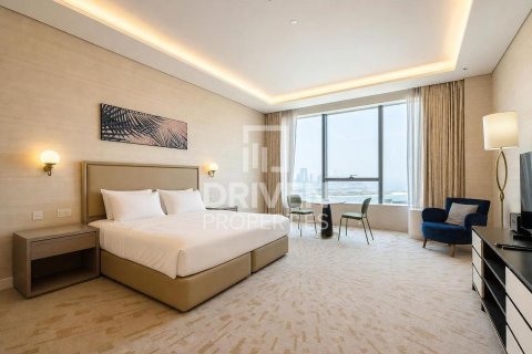 Apartment in The Palm Tower, Palm Jumeirah, Dubai studio, 55.83 sq.m. № 137197 - photo 2