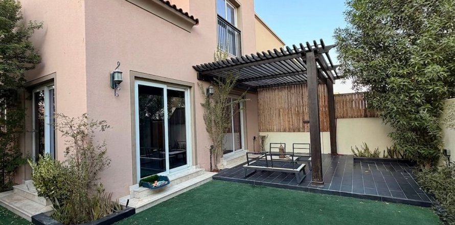 Adosado en Dubai, 4 dormitorios, 238.5 m², № 137574