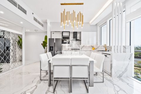 Apartment in Al Kifaf, Dubai 2 bedrooms, 140 sq.m. № 73326 - photo 6