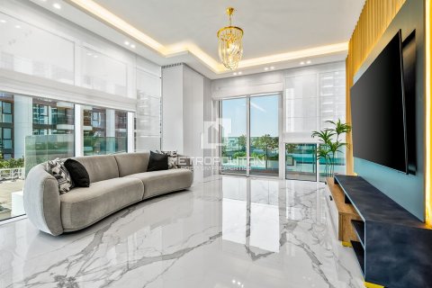 Apartment in Al Kifaf, Dubai 2 bedrooms, 140 sq.m. № 73326 - photo 1