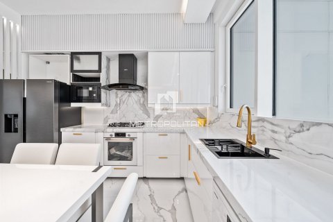 Apartment in Al Kifaf, Dubai 2 bedrooms, 140 sq.m. № 73326 - photo 7