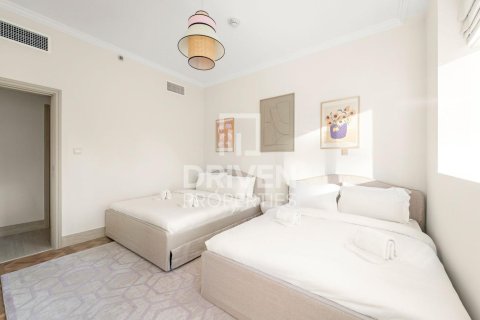 Apartment in Downtown Dubai (Downtown Burj Dubai), Dubai 2 bedrooms, 140 sq.m. № 135409 - photo 16