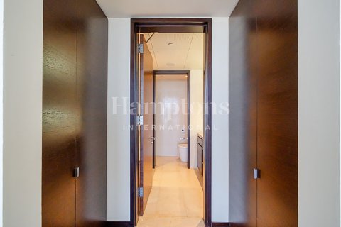 Снять в аренду квартиру в Бурдж-Халифе, Дубай: 2 спальни, 191.00856800м², № 63660 - фото 3