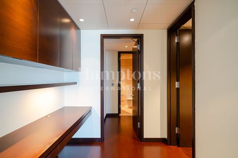 Снять в аренду квартиру в Бурдж-Халифе, Дубай: 2 спальни, 191.00856800м², № 63660 - фото 1