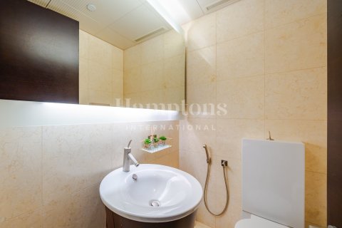 Снять в аренду квартиру в Бурдж-Халифе, Дубай: 1 спальня, 76.73787800м², № 63661 - фото 1