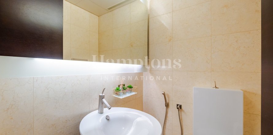 Квартира в Бурдж-Халифе, Дубай, 1 спальня, 76.7379м², № 63661