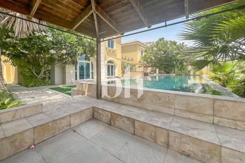 Villa in Dubai Sports City, Dubai 5 bedrooms, 640 sq.m. № 58678 - photo 2