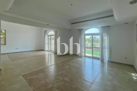 Villa in Dubai Sports City, Dubai 5 bedrooms, 640 sq.m. № 58678 - photo 21