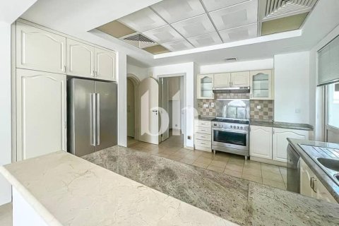 Villa in Dubai Sports City, Dubai 5 bedrooms, 640 sq.m. № 58678 - photo 6