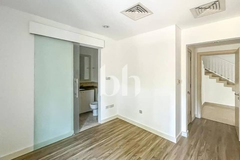 Villa in Dubai Sports City, Dubai 5 bedrooms, 640 sq.m. № 58678 - photo 23