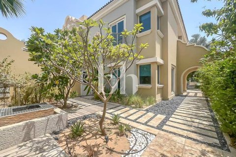 Villa in Dubai Sports City, Dubai 5 bedrooms, 640 sq.m. № 58678 - photo 4