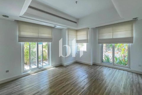 Villa in Dubai Sports City, Dubai 5 bedrooms, 640 sq.m. № 58678 - photo 11