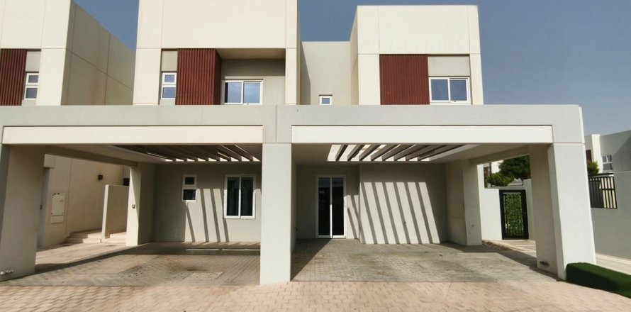 Villa en Dubai, 3 dormitorios, 160.5 m², № 53122