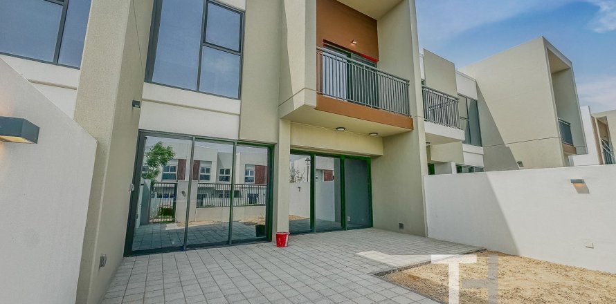 Таунхаус в Дубае, 3 спальни, 181м², № 13612