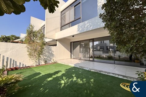 Villa in Al Furjan, Dubai 4 bedrooms, 224 sq.m. № 76593 - photo 1