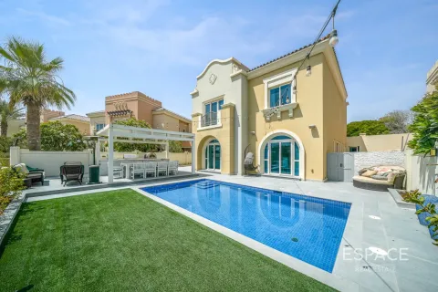 Купить виллу в Victory Heights, Dubai Sports City, Дубай: 5 спален, 446м², № 61658 - фото 1