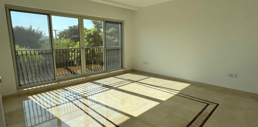 Villa à Dubai, 4 chambres, 735.8 m², № 9354