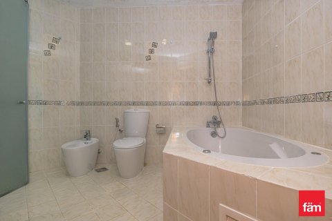 Apartment in Dubai Marina, Dubai 3 bedrooms, 198.3 sq.m. № 135331 - photo 18