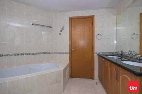 Apartment in Dubai Marina, Dubai 3 bedrooms, 198.3 sq.m. № 135331 - photo 22