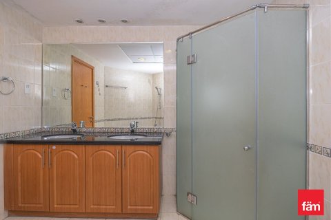 Apartment in Dubai Marina, Dubai 3 bedrooms, 198.3 sq.m. № 135331 - photo 20