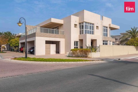 Villa in Dubai 4 bedrooms, 325.2 sq.m. № 135330 - photo 3