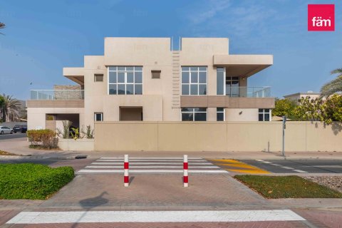 Villa in Dubai 4 bedrooms, 325.2 sq.m. № 135330 - photo 4