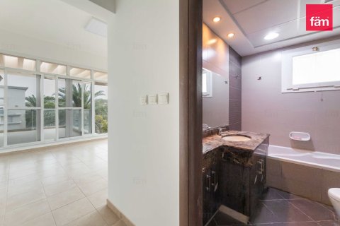 Villa in Dubai 4 bedrooms, 325.2 sq.m. № 135330 - photo 13