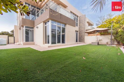 Villa in Dubai 4 bedrooms, 325.2 sq.m. № 135330 - photo 6