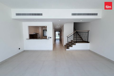 Таунхаус в Дубае, 4 спальни, 208.7м², № 135322