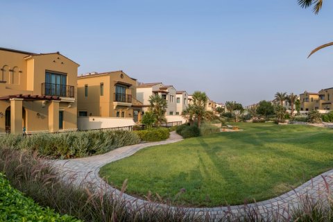 Adosado en Mirdif, Dubai, 2 dormitorios, 260 m², № 103673 - foto 11