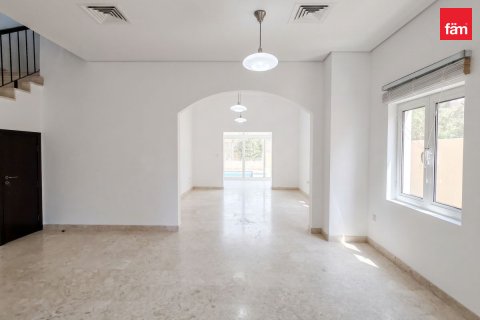 Villa à Dubai, 5 chambres, 561.1 m², № 137694 - photo 8