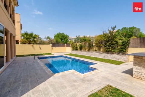 Villa à Dubai, 5 chambres, 561.1 m², № 137694