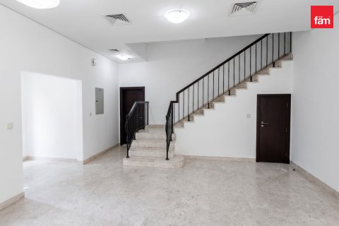 Villa à Dubai, 5 chambres, 561.1 m², № 137694 - photo 4