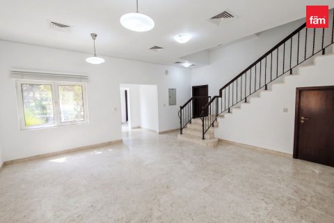 Villa à Dubai, 5 chambres, 561.1 m², № 137694 - photo 2