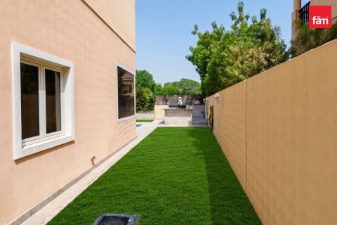 Villa à Dubai, 5 chambres, 561.1 m², № 137694 - photo 5