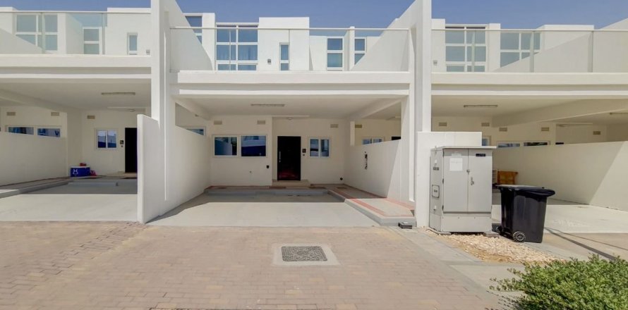 Вилла в Дубае, 3 спальни, 154.5м², № 59733