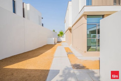 Villa in Al Furjan, Dubai 4 bedrooms, 396.1 sq.m. № 46868 - photo 4