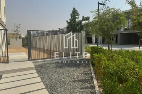 Снять в аренду таунхаус в Aura, Tilal Al Ghaf, Дубай: 4 спальни, 273м², № 69794 - фото 22