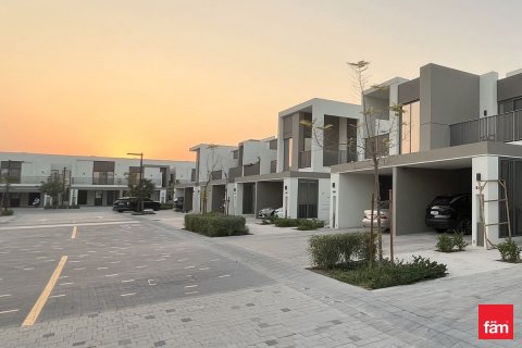 Adosado en Tilal Al Ghaf, Dubai, 3 dormitorios, 147.6 m², № 70591 - foto 1